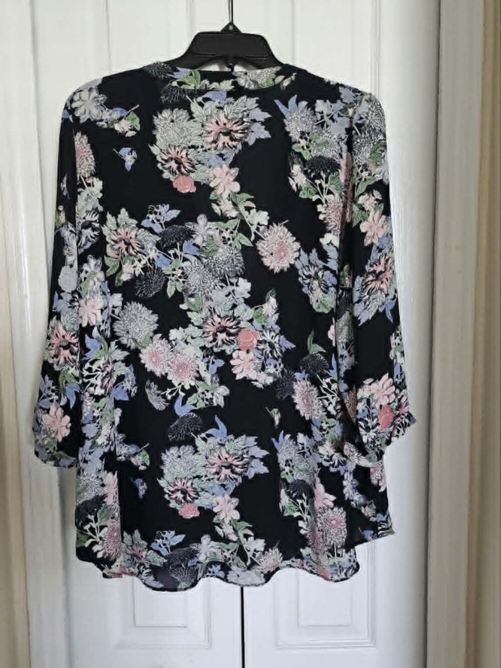 Rose + Olive Women’s 2X Black Floral V-Neck Tunic Blouse 3/4 Sleeve Plus Size. - Picture 5 of 7
